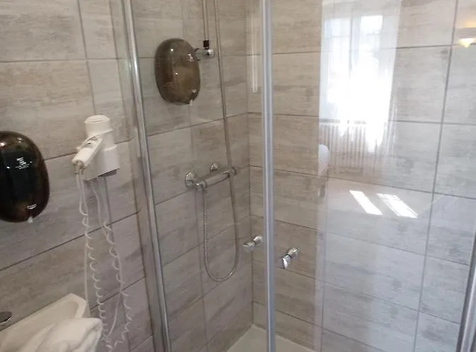 מלון Astoria קרקסון